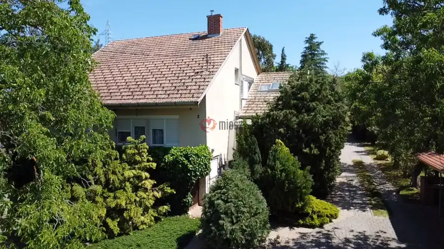 eladó családi ház, Kőröshegy