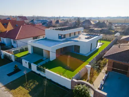 Eladó családi ház, Balatonkeresztúr 4+3 szoba 280 m² 550 M Ft