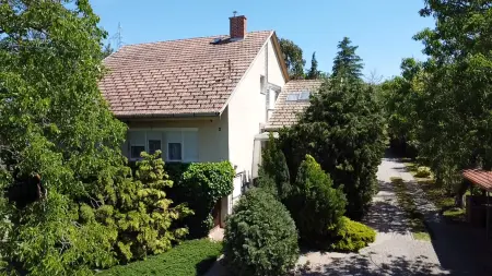 Eladó családi ház, Kőröshegy 8 szoba 183 m² 128 M Ft