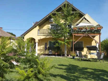 Eladó családi ház, Zamárdi 7 szoba 240 m² 165 M Ft