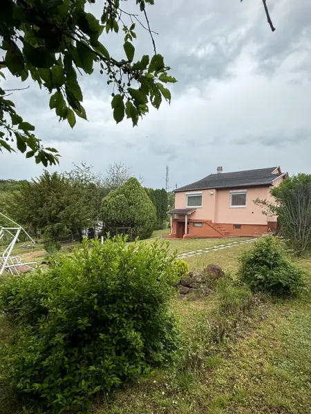 Eladó nyaraló, Balatonföldvár 7 szoba 177 m² 105 M Ft