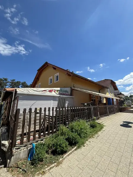 Eladó vendéglátás, Siófok 6 szoba 495 m² 226 M Ft